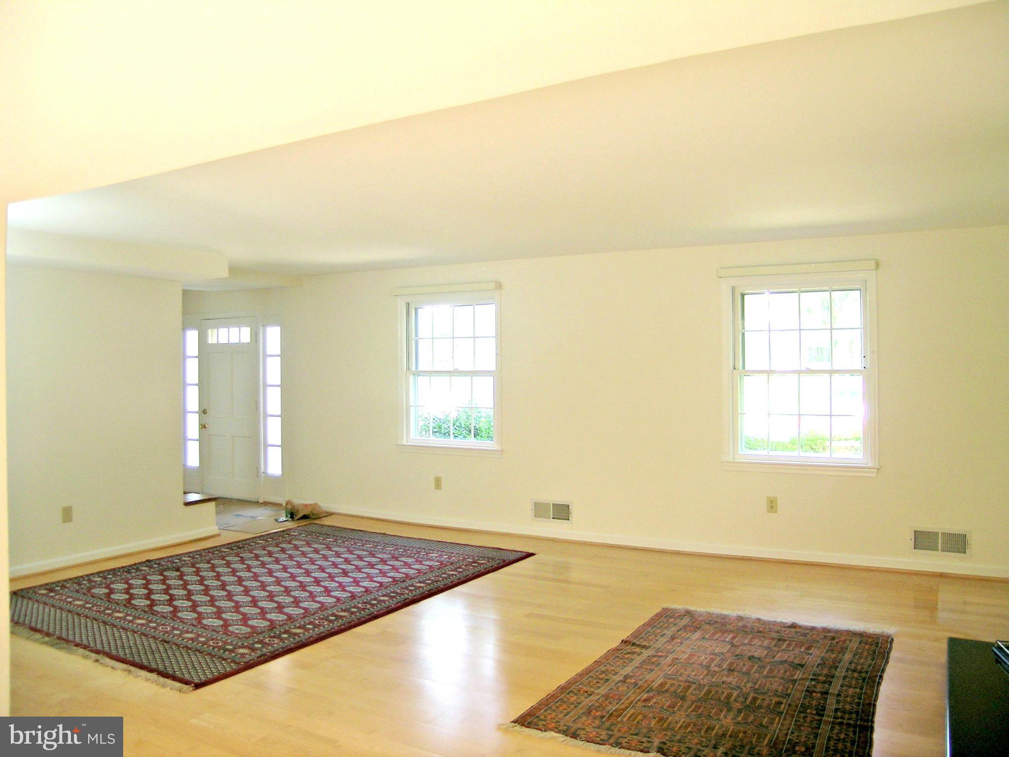 8009 Falstaff Road McLean, VA 22102 - Photo 8 of 24 Living Room