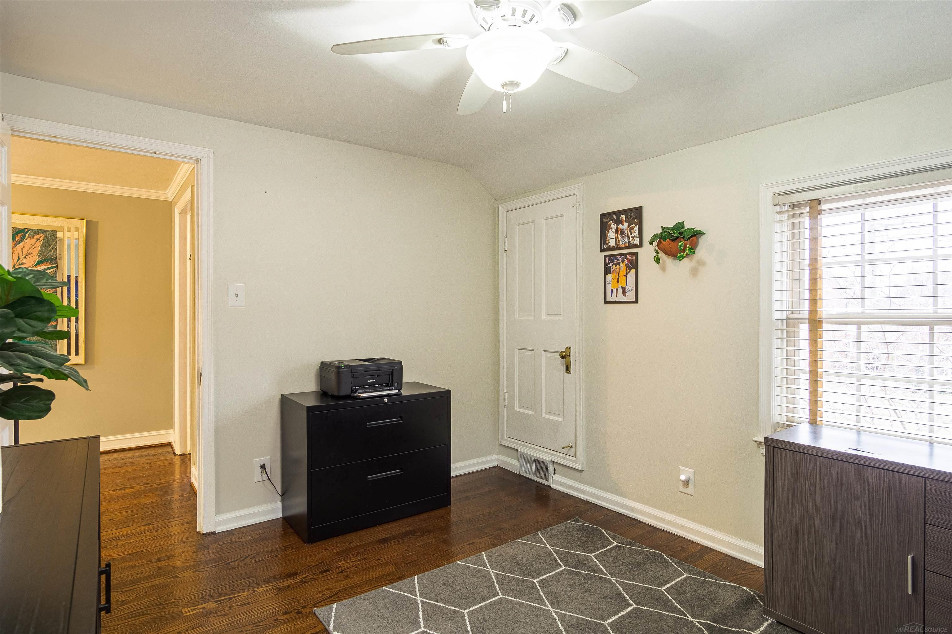 1644 Severn Road Grosse Pointe, MI 48236 - Photo 39 of 45 50102890-38.JPG
