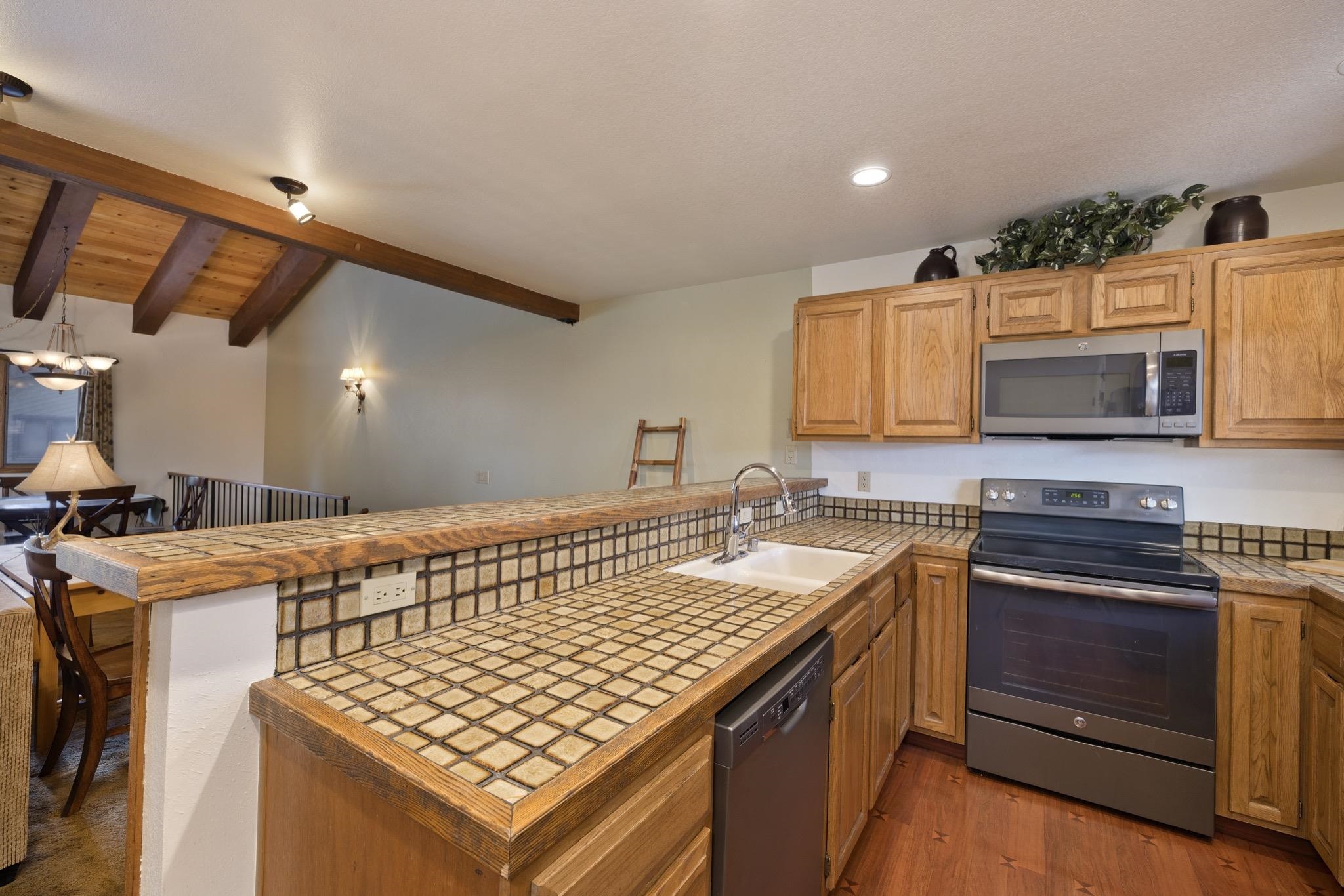 484 Manzanita Road, Unit 16 Mammoth Lakes, CA 93546 - Photo 18 of 34 a kitchen with a stove and a microwave