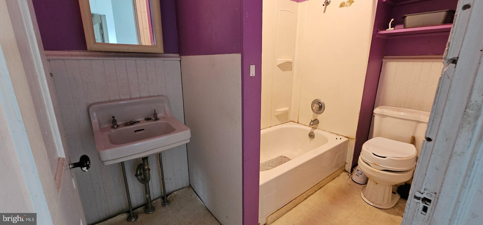 922-924 Von Lunen Road Johnstown, PA 15902 - Photo 24 of 54 a bathroom with a sink and a bathtub