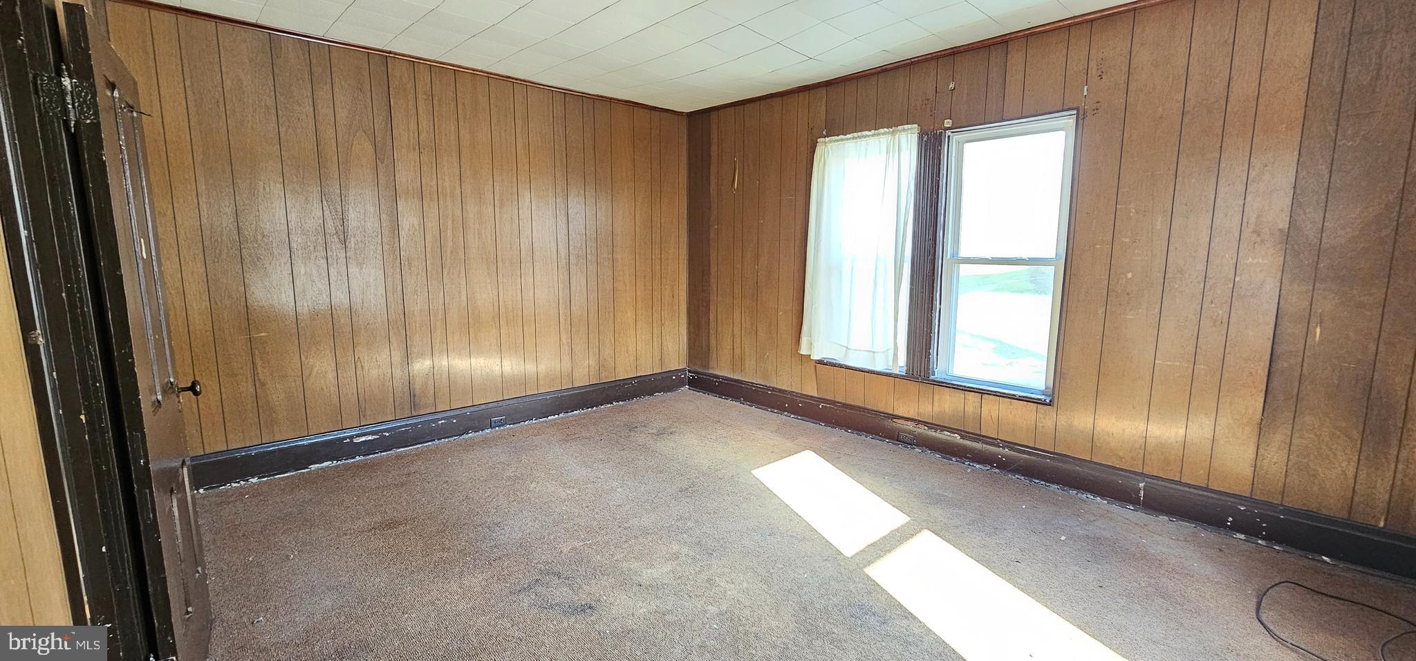 922-924 Von Lunen Road Johnstown, PA 15902 - Photo 41 of 54 a view of an empty room and window