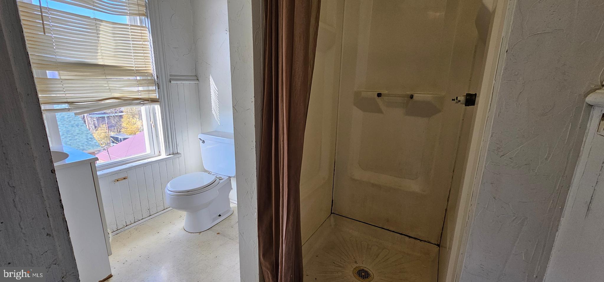 922-924 Von Lunen Road Johnstown, PA 15902 - Photo 47 of 54 a bathroom with a toilet and a shower