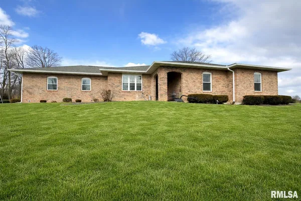 $585,000 | 1006 Abbey Ridge Court, Quincy, IL 62305