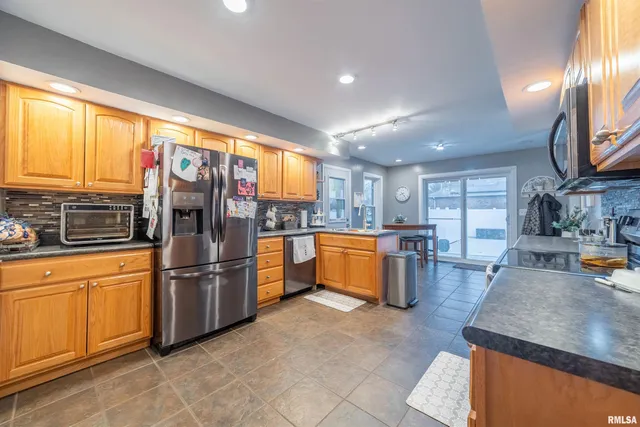 $595,000 | 1006 Abbey Ridge Court, Quincy, IL 62305