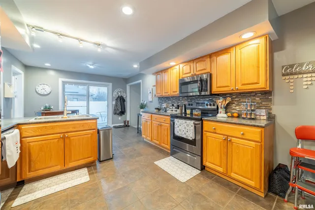 $595,000 | 1006 Abbey Ridge Court, Quincy, IL 62305