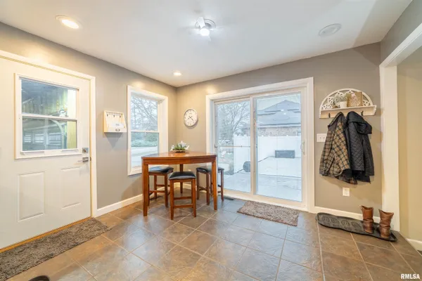 $595,000 | 1006 Abbey Ridge Court, Quincy, IL 62305