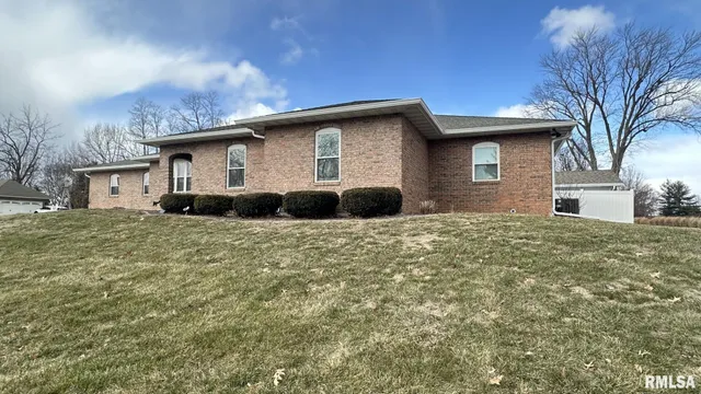 $595,000 | 1006 Abbey Ridge Court, Quincy, IL 62305
