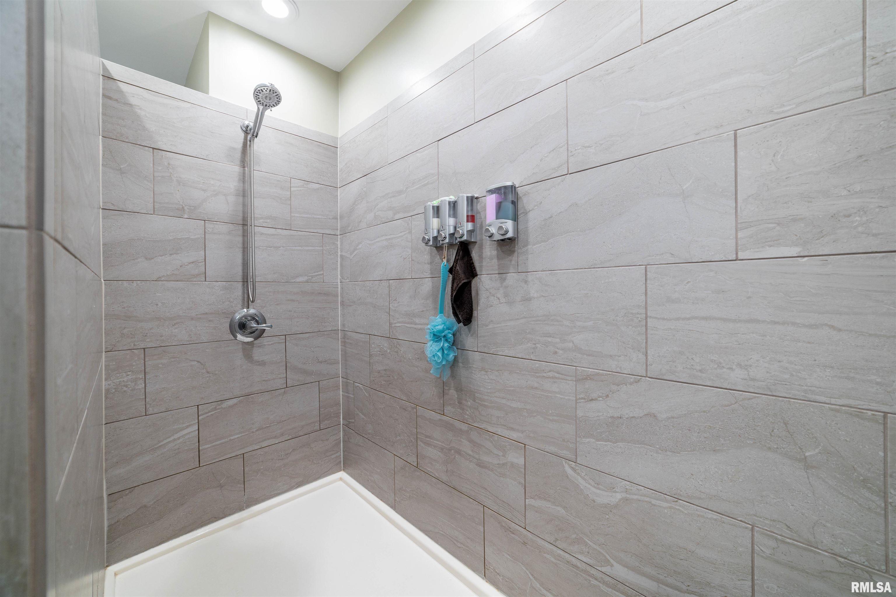 1006 Abbey Ridge Court Quincy, IL 62305 - Photo 26 of 45