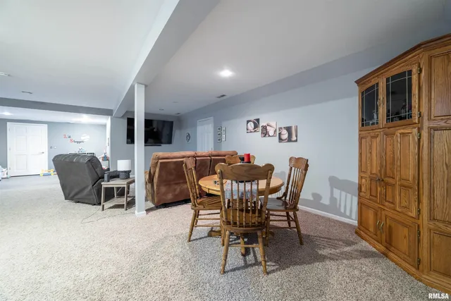 $595,000 | 1006 Abbey Ridge Court, Quincy, IL 62305