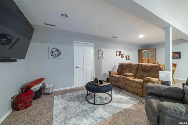 $595,000 | 1006 Abbey Ridge Court, Quincy, IL 62305