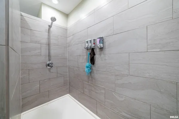 $595,000 | 1006 Abbey Ridge Court, Quincy, IL 62305