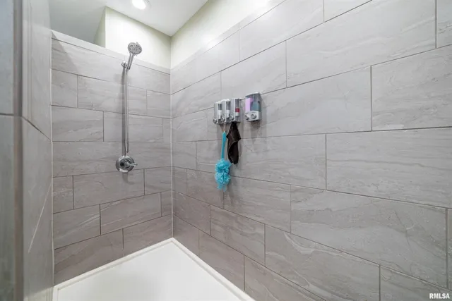 $595,000 | 1006 Abbey Ridge Court, Quincy, IL 62305