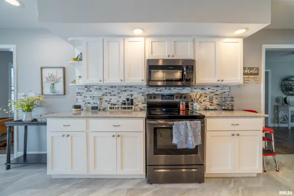 $585,000 | 1006 Abbey Ridge Court, Quincy, IL 62305