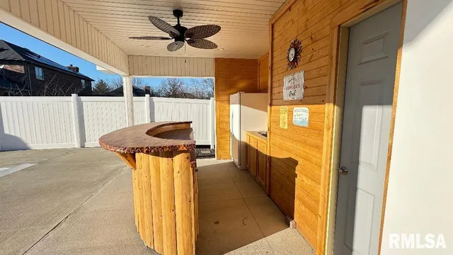 $595,000 | 1006 Abbey Ridge Court, Quincy, IL 62305