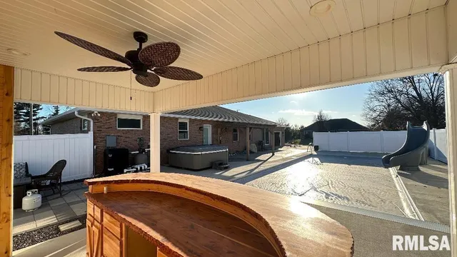 $595,000 | 1006 Abbey Ridge Court, Quincy, IL 62305