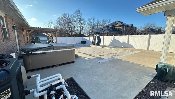 $595,000 | 1006 Abbey Ridge Court, Quincy, IL 62305