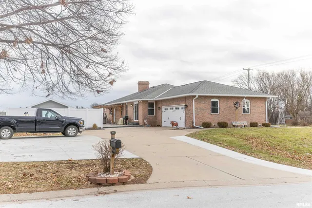 $595,000 | 1006 Abbey Ridge Court, Quincy, IL 62305