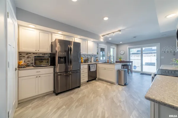 $585,000 | 1006 Abbey Ridge Court, Quincy, IL 62305