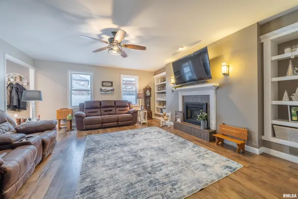 $595,000 | 1006 Abbey Ridge Court, Quincy, IL 62305