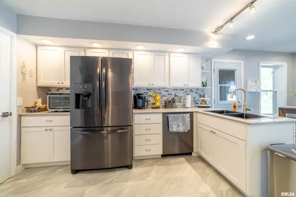 $585,000 | 1006 Abbey Ridge Court, Quincy, IL 62305
