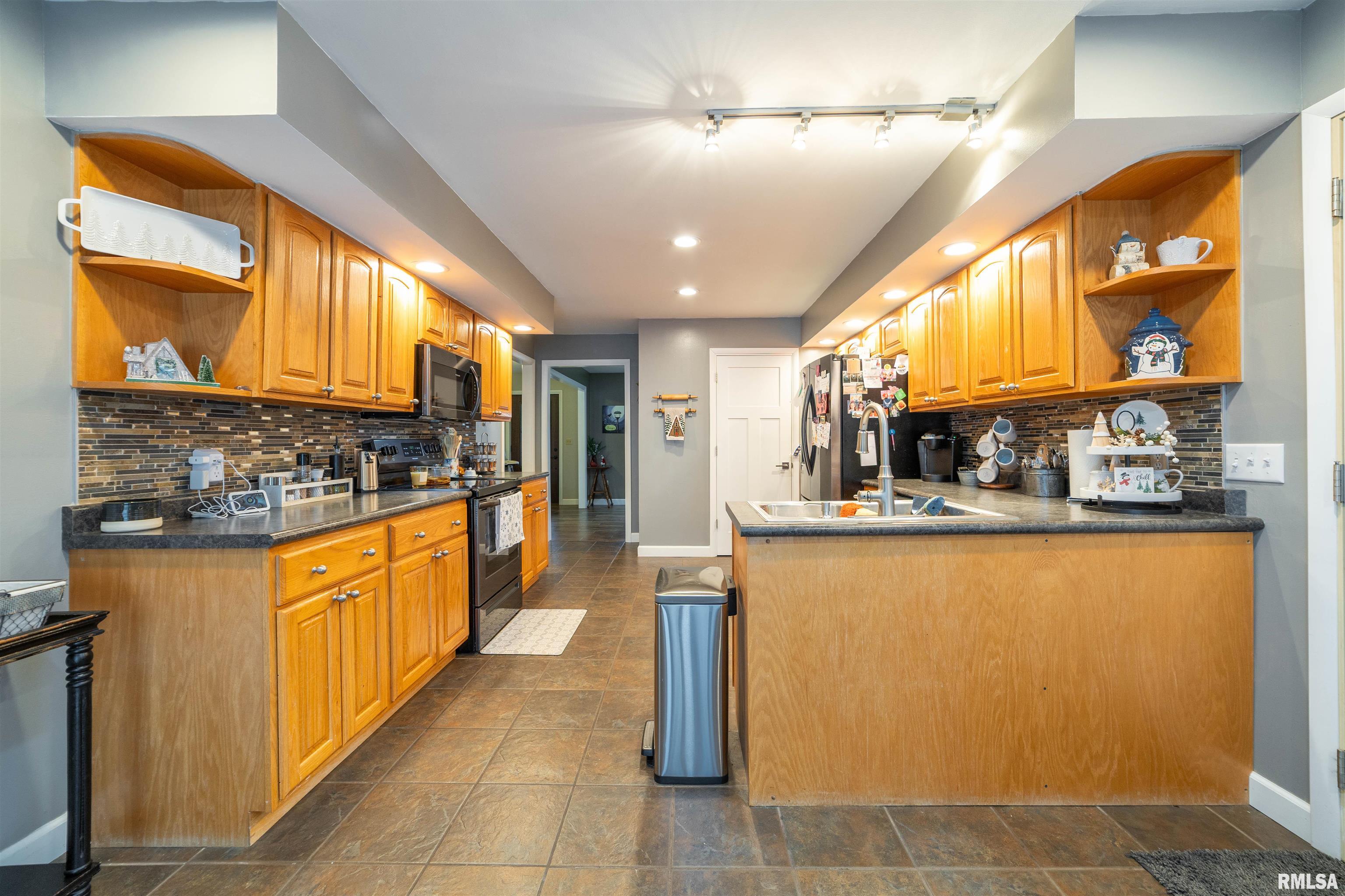 1006 Abbey Ridge Court Quincy, IL 62305 - Photo 9 of 62