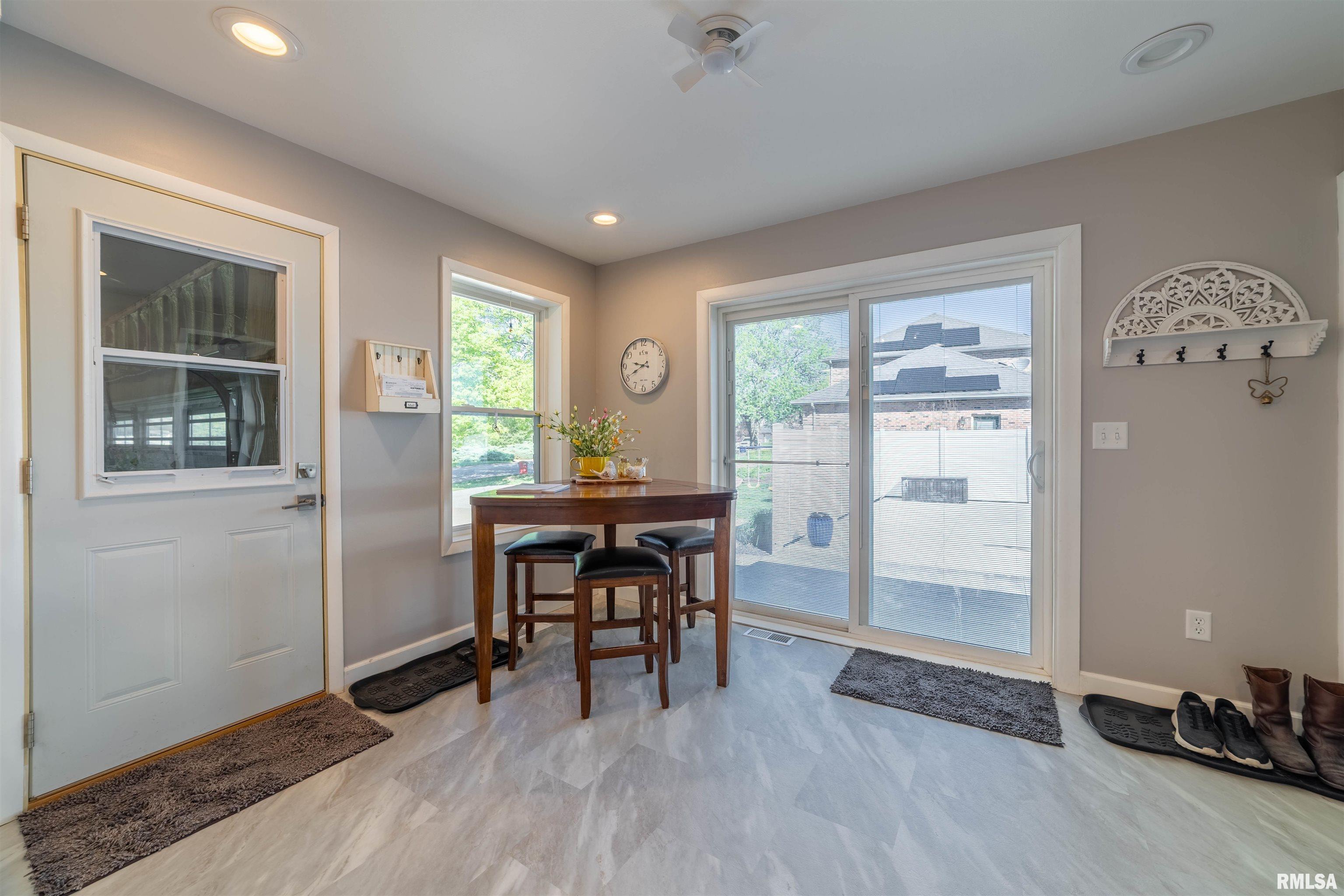 1006 Abbey Ridge Court Quincy, IL 62305 - Photo 10 of 45