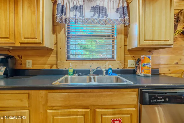 $699,000 | 2010 Bear Creek Way, Pigeon Forge, TN 37862