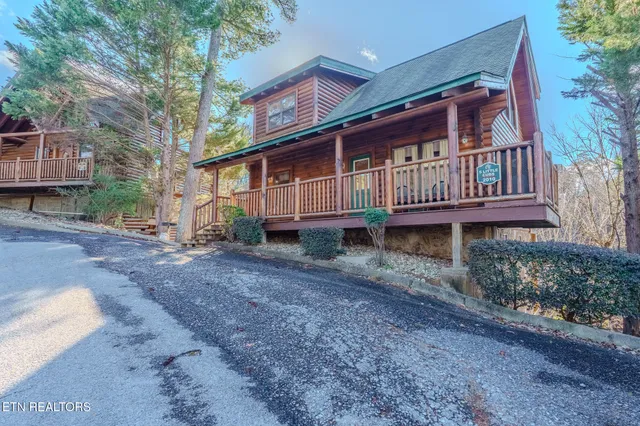 $699,000 | 2010 Bear Creek Way, Pigeon Forge, TN 37862