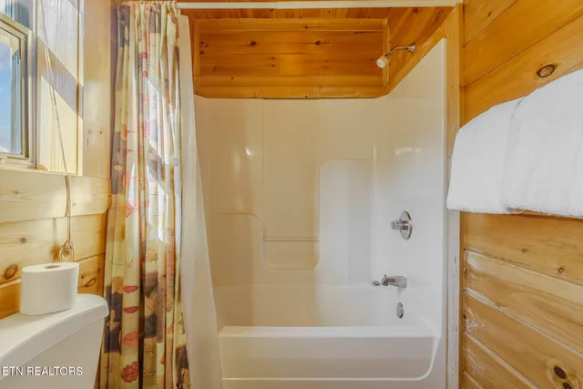 $699,000 | 2010 Bear Creek Way, Pigeon Forge, TN 37862