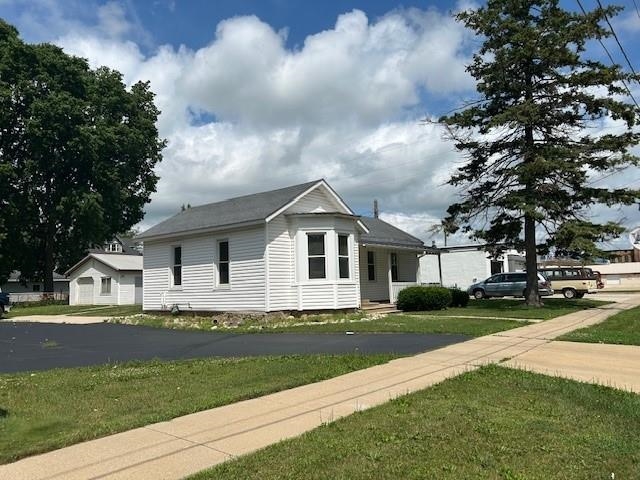 1203 1st Center Avenue Brodhead, WI 53520 - Photo 2 of 6