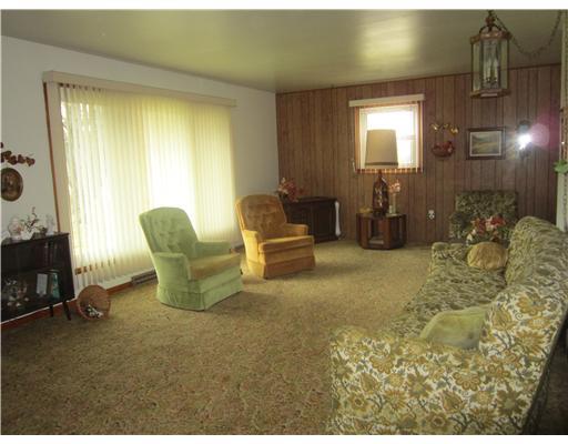 1129 Evans City Road Renfrew, PA 16053 - Photo 5 of 7 Living Room.