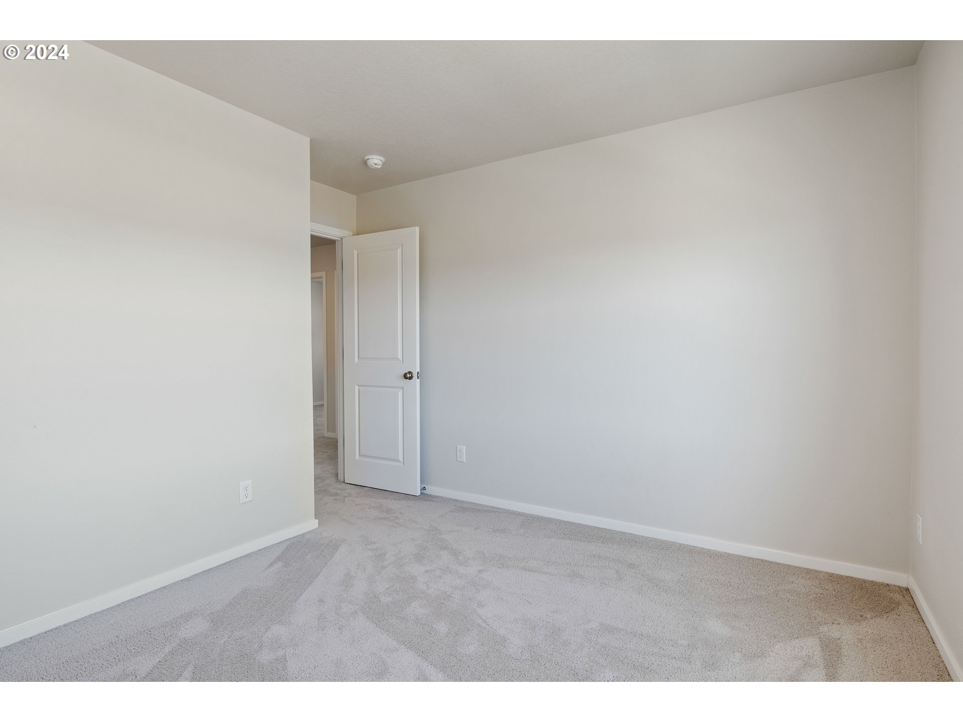 2898 V Street Springfield, OR 97477 - Photo 24 of 47 a view of an empty room