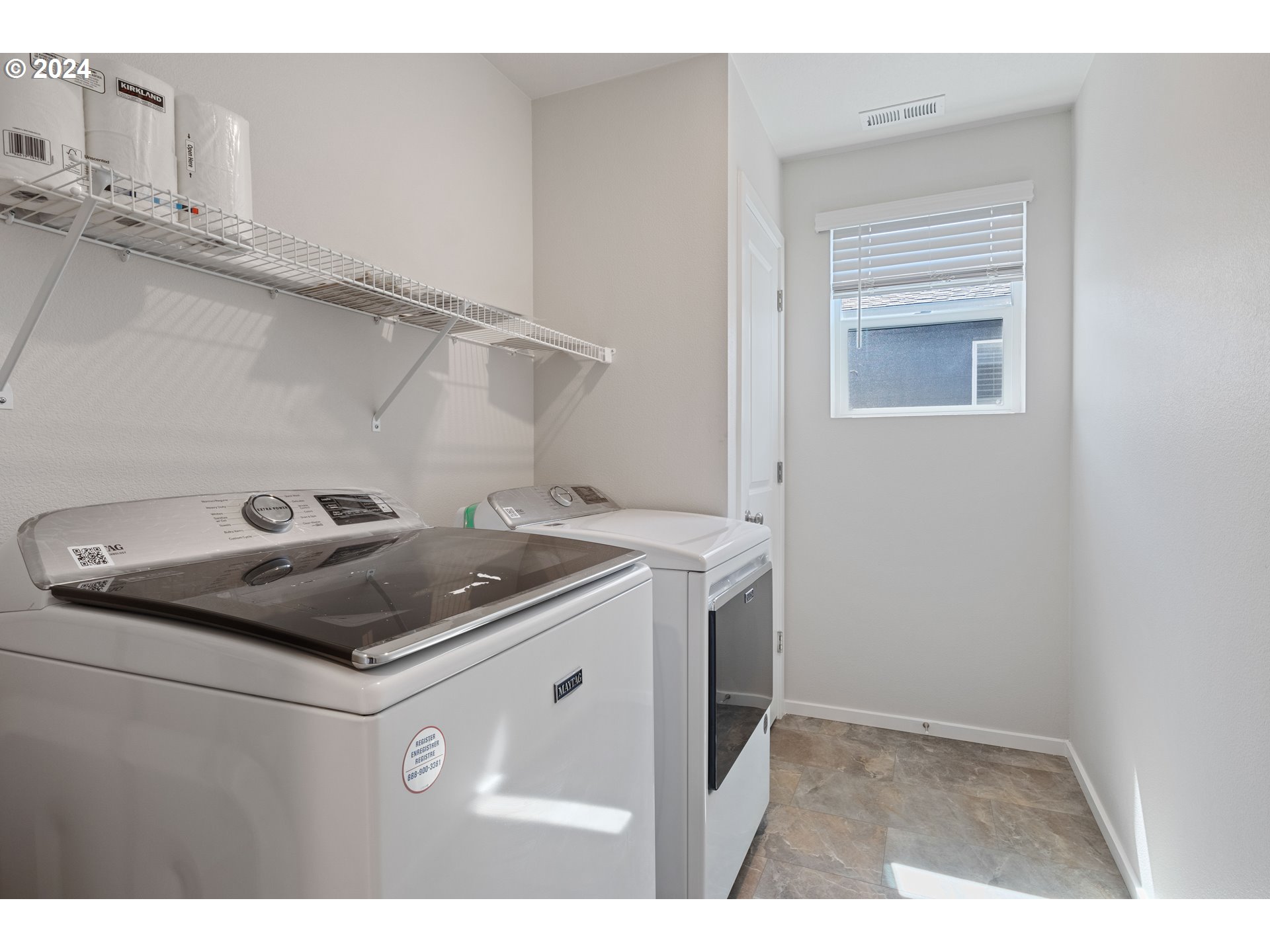 2898 V Street Springfield, OR 97477 - Photo 32 of 47 a utility room with dryer and washer