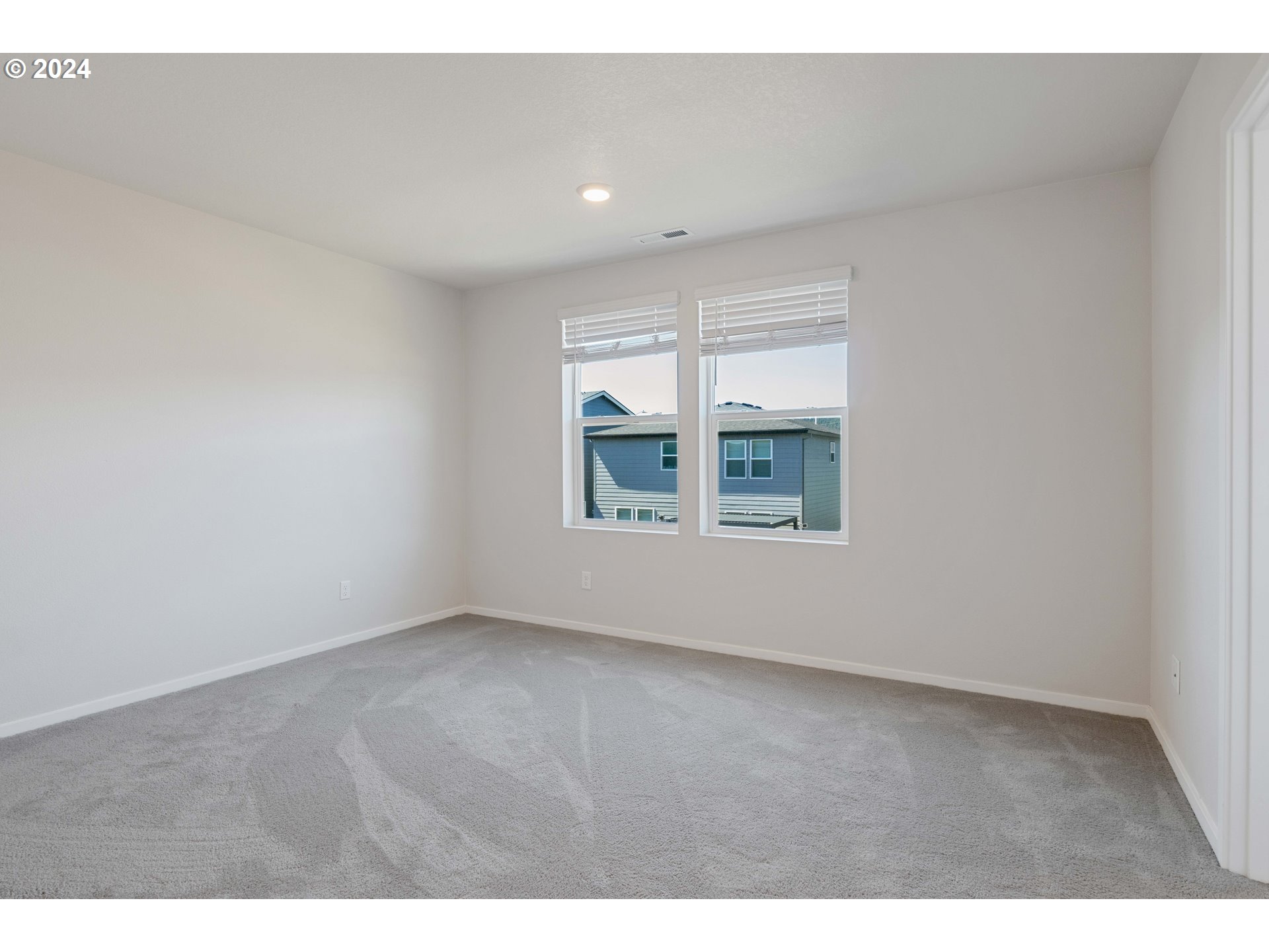 2898 V Street Springfield, OR 97477 - Photo 33 of 47 a view of an empty room with a window