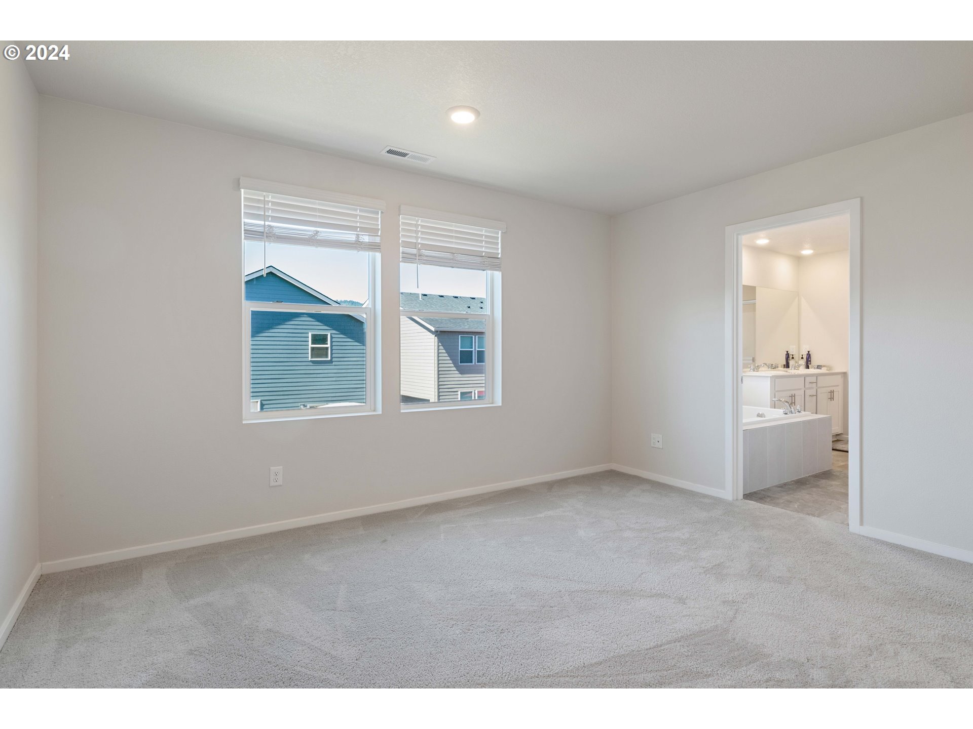 2898 V Street Springfield, OR 97477 - Photo 35 of 47 a view of an empty room with a window