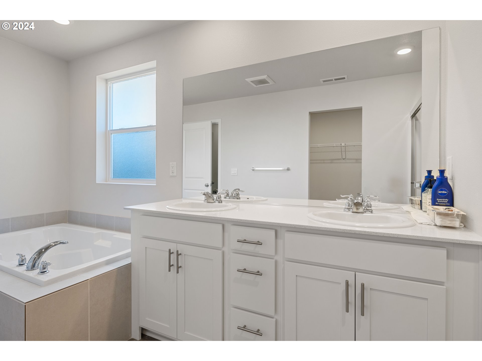 2898 V Street Springfield, OR 97477 - Photo 38 of 47 a bathroom with a sink and a mirror