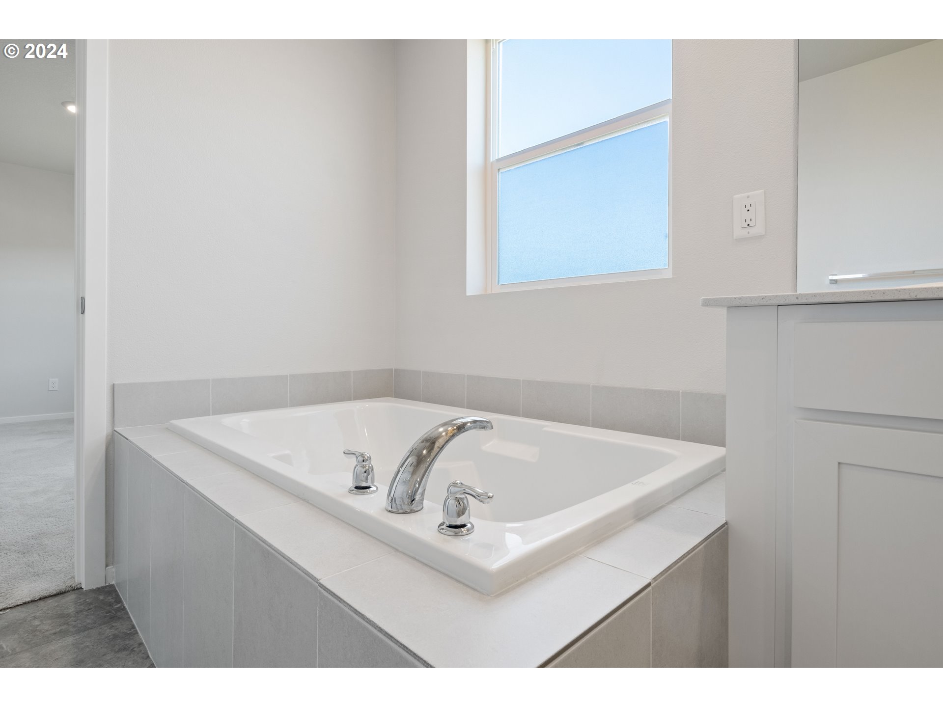 2898 V Street Springfield, OR 97477 - Photo 40 of 47 a utility room with a sink