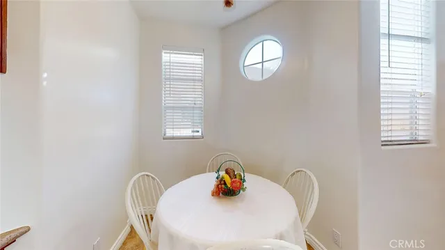 a close view of a window in a kitchen