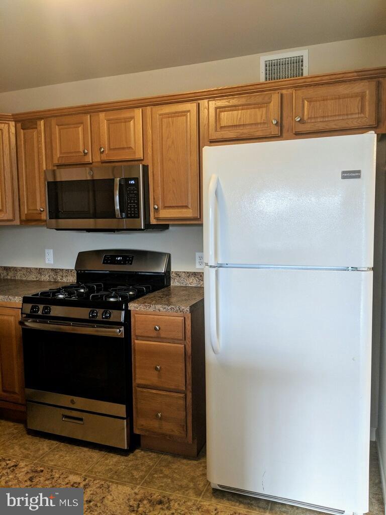 403 Caramist Circle Sinking Spring, PA 19608 - Photo 8 of 26 Gallery Image 8