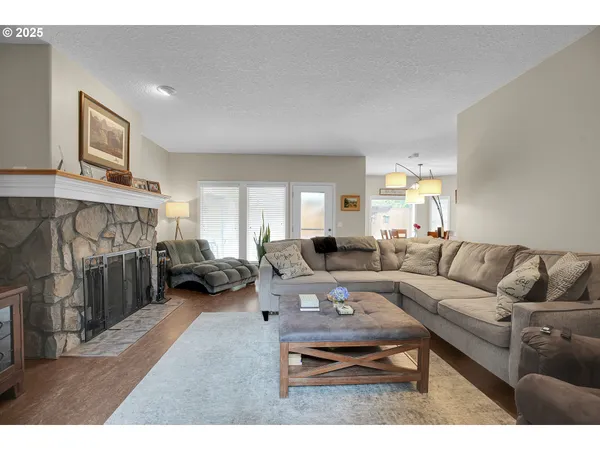$699,900 | 620 Barbary Court, Gladstone, OR 97027