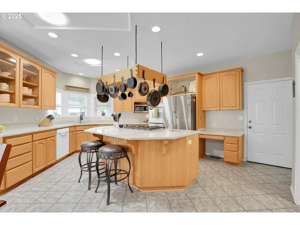 $699,900 | 620 Barbary Court, Gladstone, OR 97027