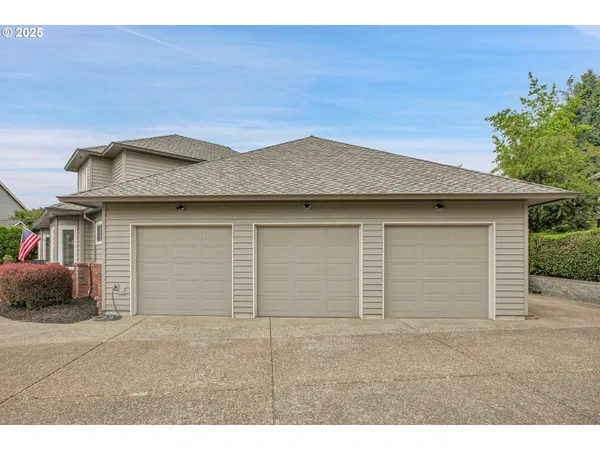 $699,900 | 620 Barbary Court, Gladstone, OR 97027