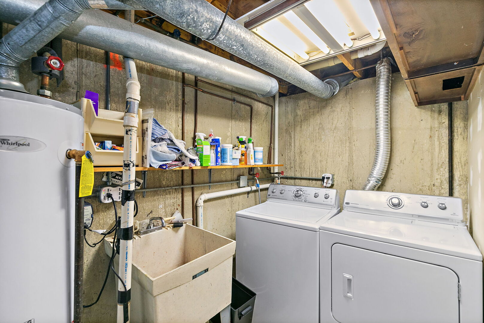 632 Bridgeview Point Schaumburg, IL 60194 - Photo 16 of 25 a utility room with dryer and washer