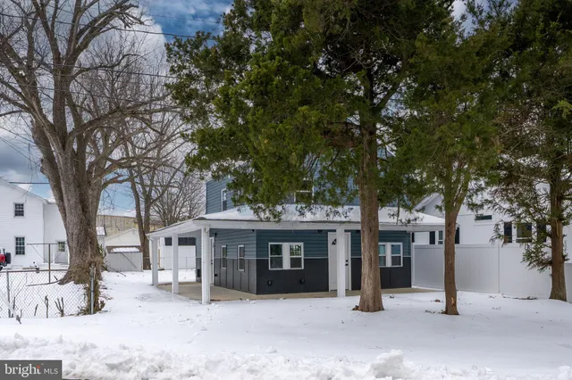 a view of a house with a yard and garage