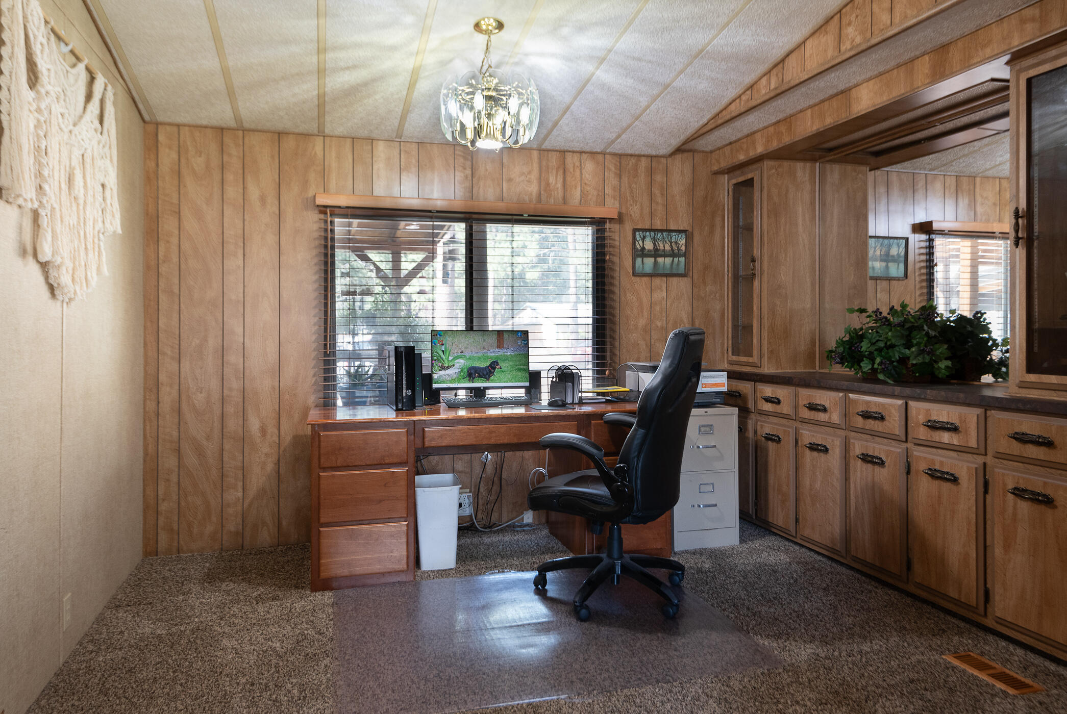 19245 Apache Road Bend, OR 97702 - Photo 14 of 33 office area: dining