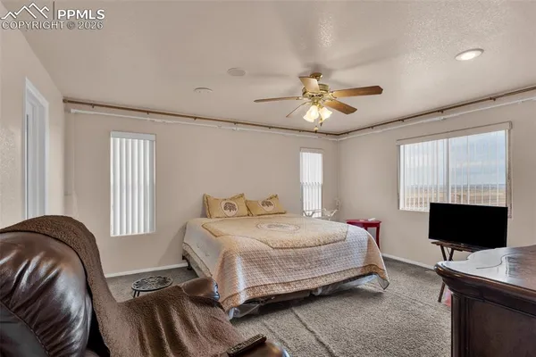 $750,000 | 8 Pasadena Drive, Pueblo, CO 81005