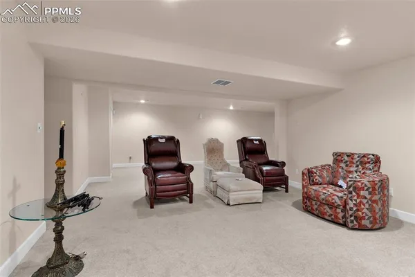$750,000 | 8 Pasadena Drive, Pueblo, CO 81005