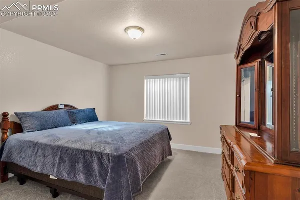 $750,000 | 8 Pasadena Drive, Pueblo, CO 81005