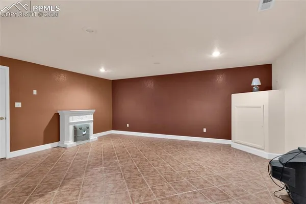 $750,000 | 8 Pasadena Drive, Pueblo, CO 81005