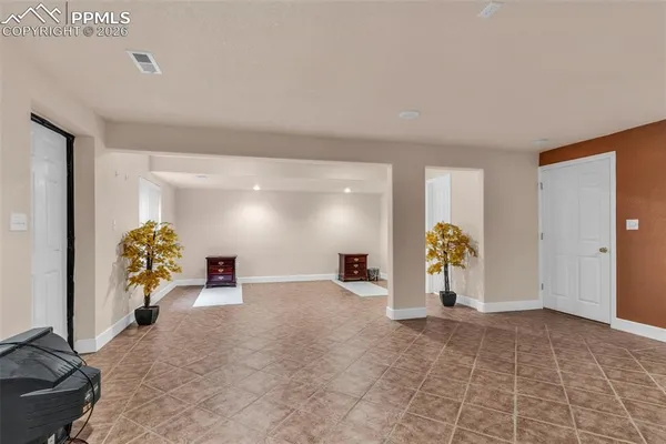 $750,000 | 8 Pasadena Drive, Pueblo, CO 81005